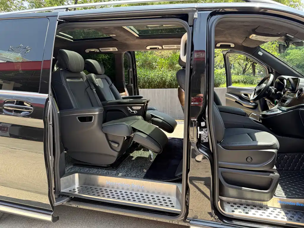 Mercedes-Benz V-Class 2022 — фото 13
