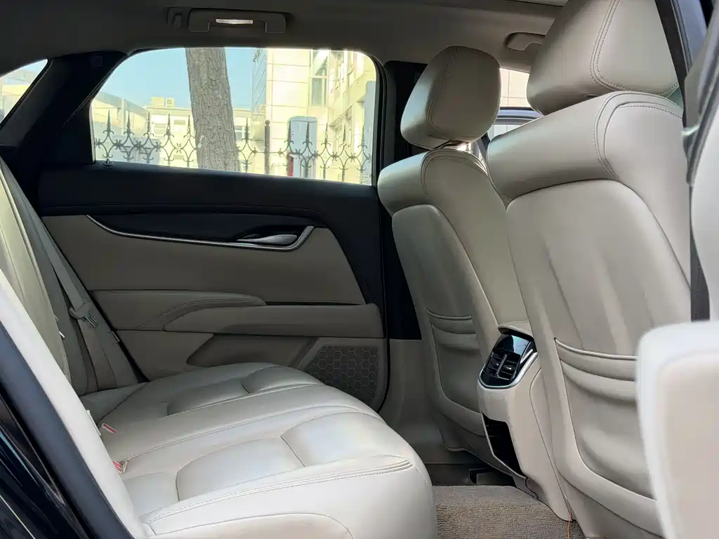 Cadillac XTS 2017 — фото 14