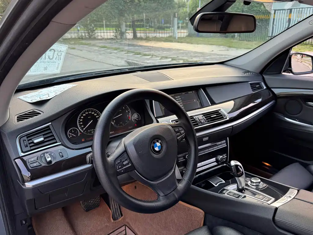 BMW 5 Series GT 2012 — фото 13