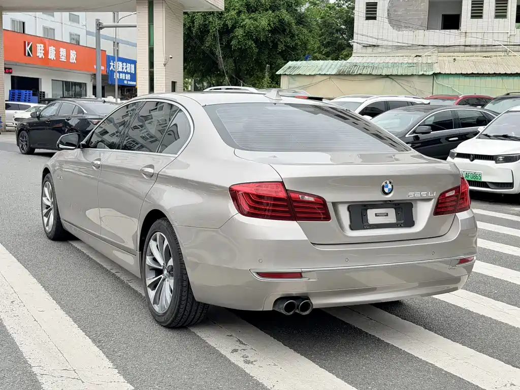BMW 5 Series 2013 — фото 17