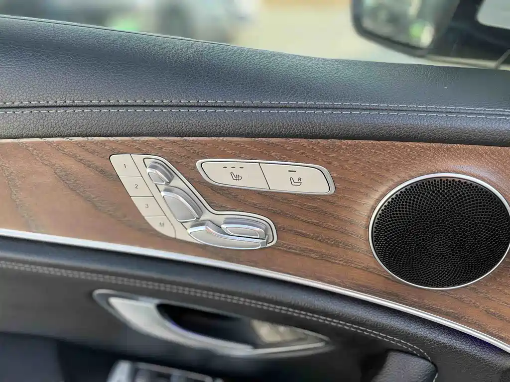 Mercedes-Benz E-Class 2017 — фото 18