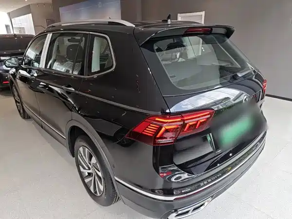 Volkswagen Tiguan L Plug-In Hybrid 2025