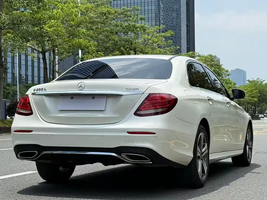 Mercedes-Benz E-Class 2017 — фото 20