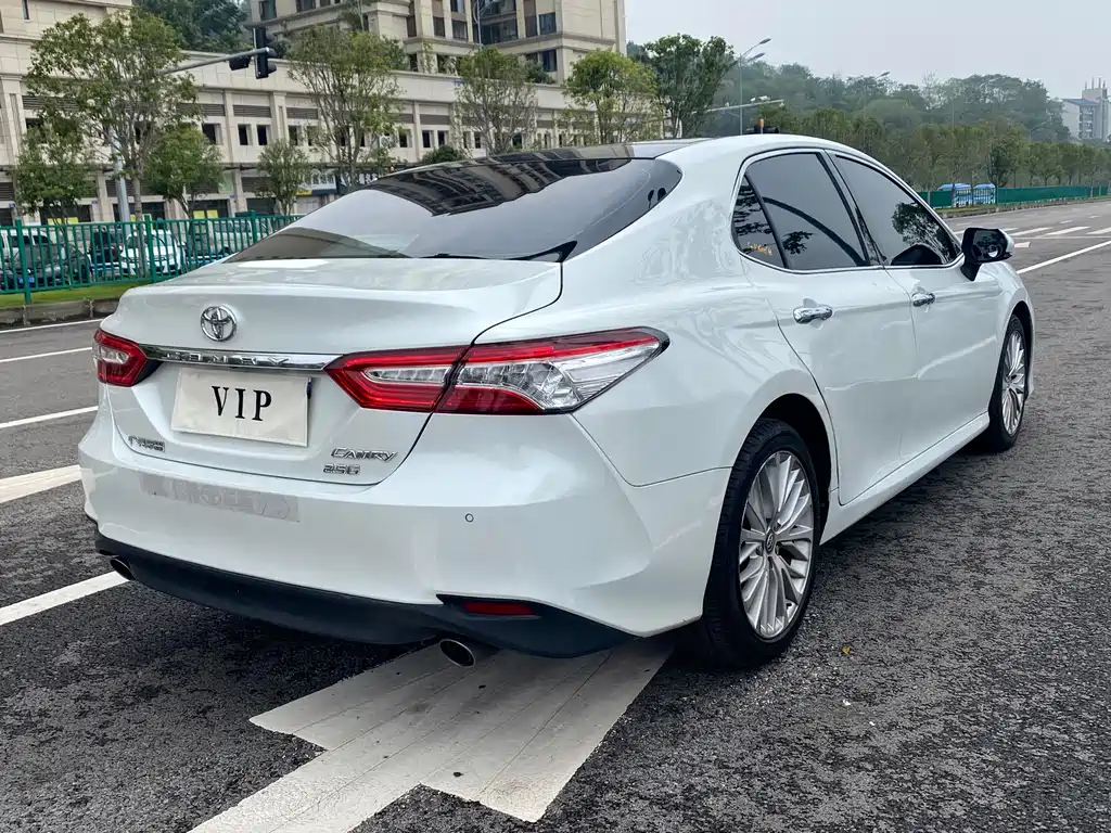 Toyota Camry 2020 — фото 5