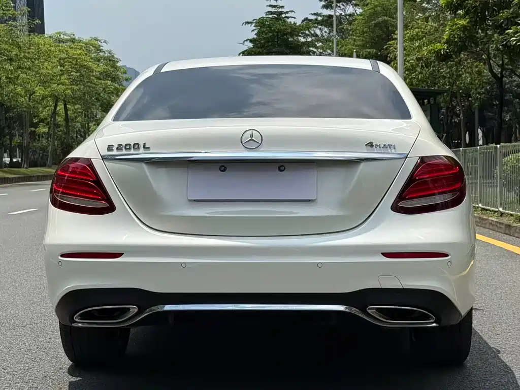 Mercedes-Benz E-Class 2017 — фото 19