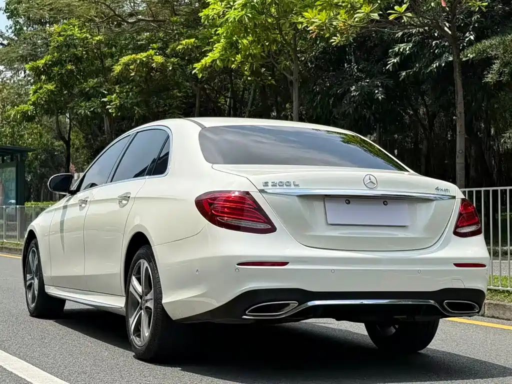 Mercedes-Benz E-Class 2017 — фото 18