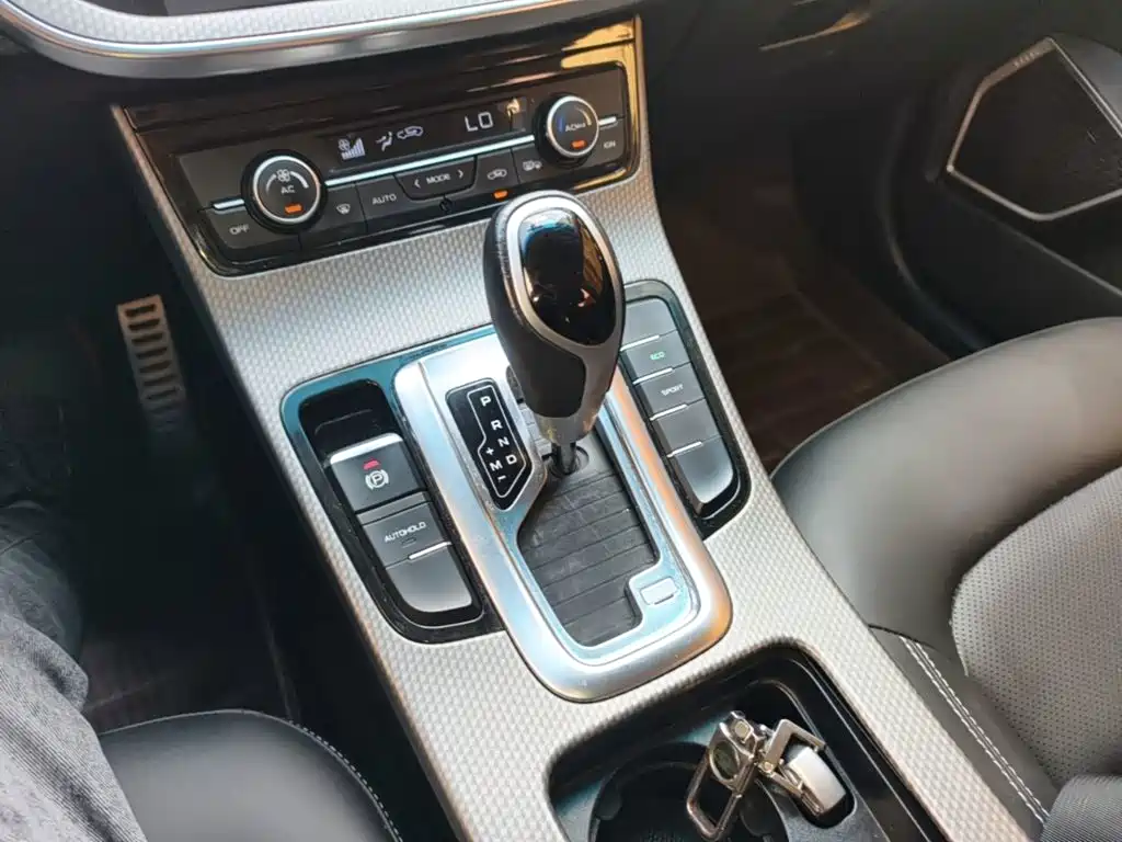 Geely Emgrand GS 2017 — фото 14