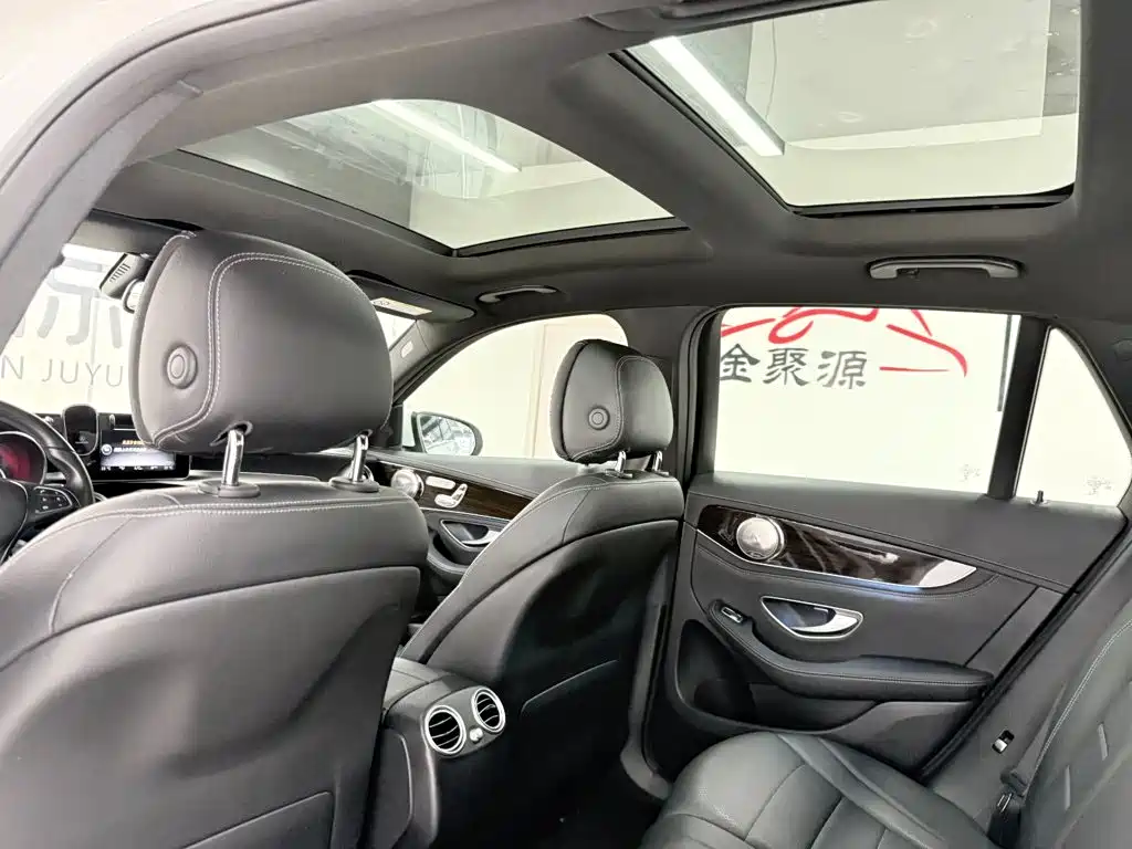 Mercedes-Benz GLC 2017 — фото 11