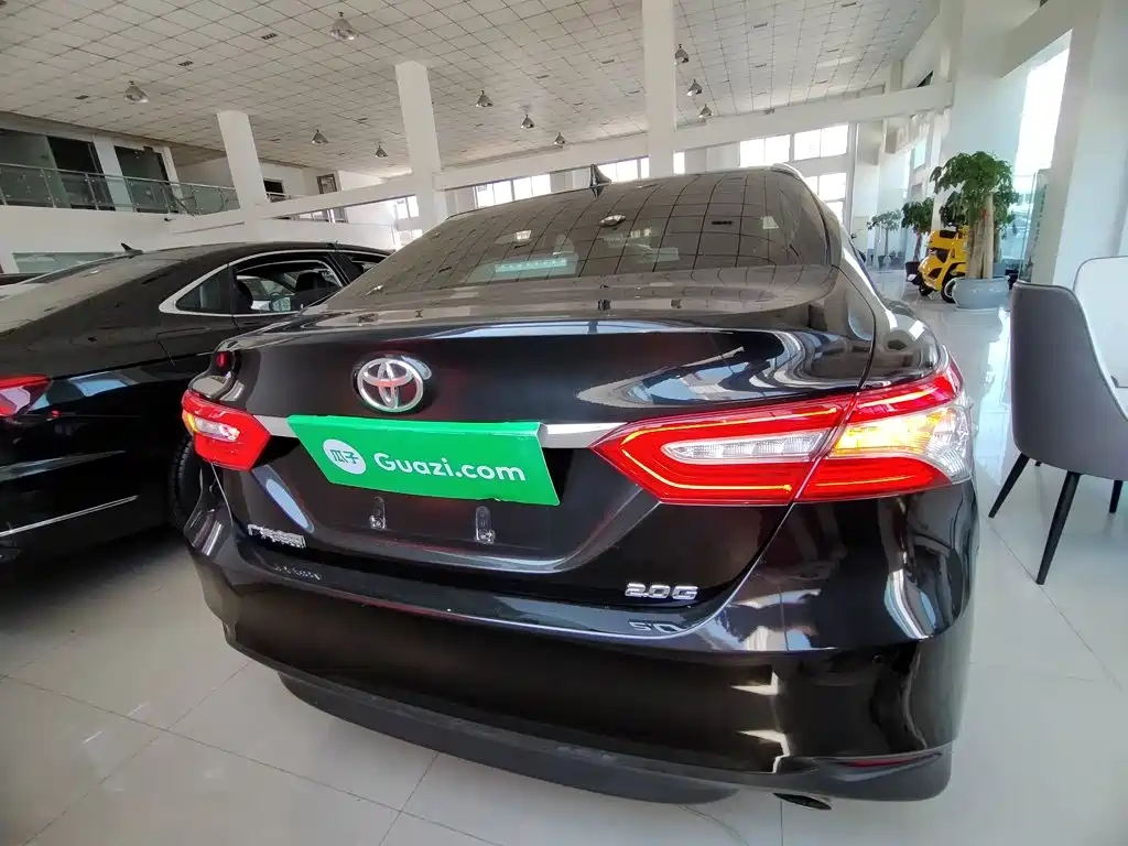 Toyota Camry 2023 — фото 6