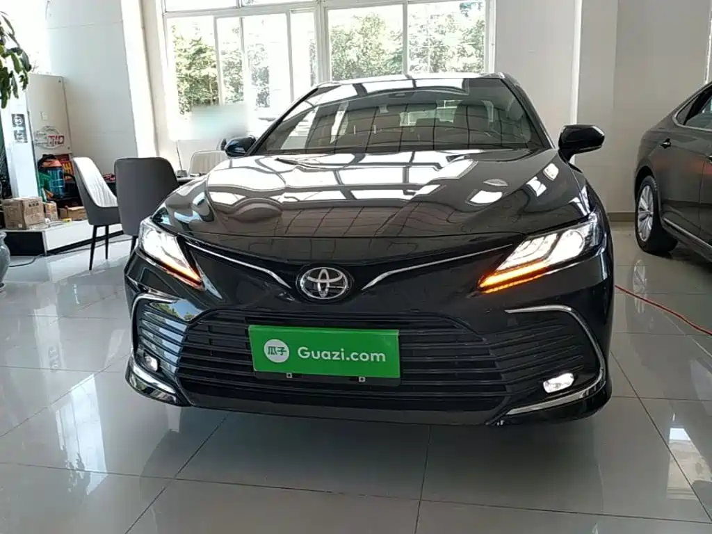 Toyota Camry 2023 — фото 3