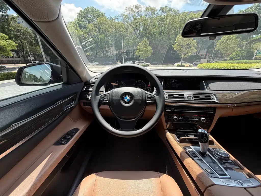 BMW 7 Series 2015 — фото 18