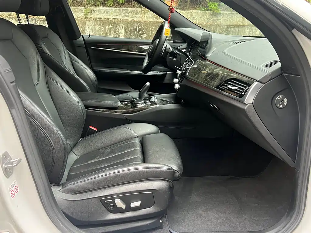 BMW 6 Series GT 2018 — фото 15