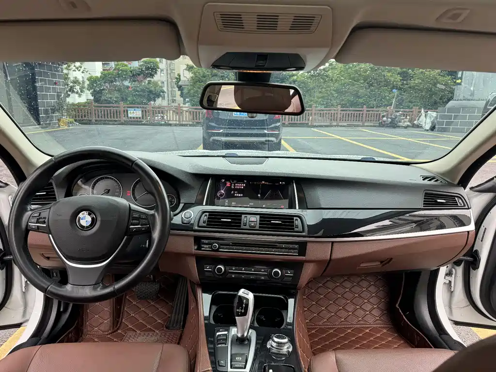 BMW 5 Series 2016 — фото 14