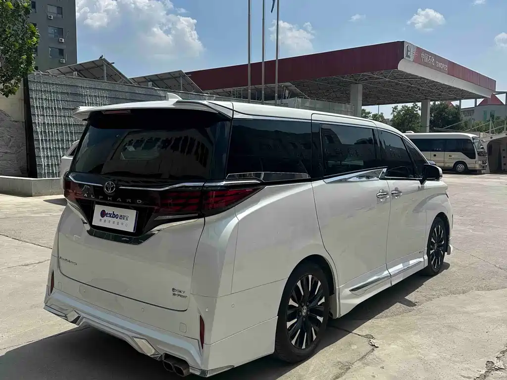 Toyota Alphard 2024 — фото 8