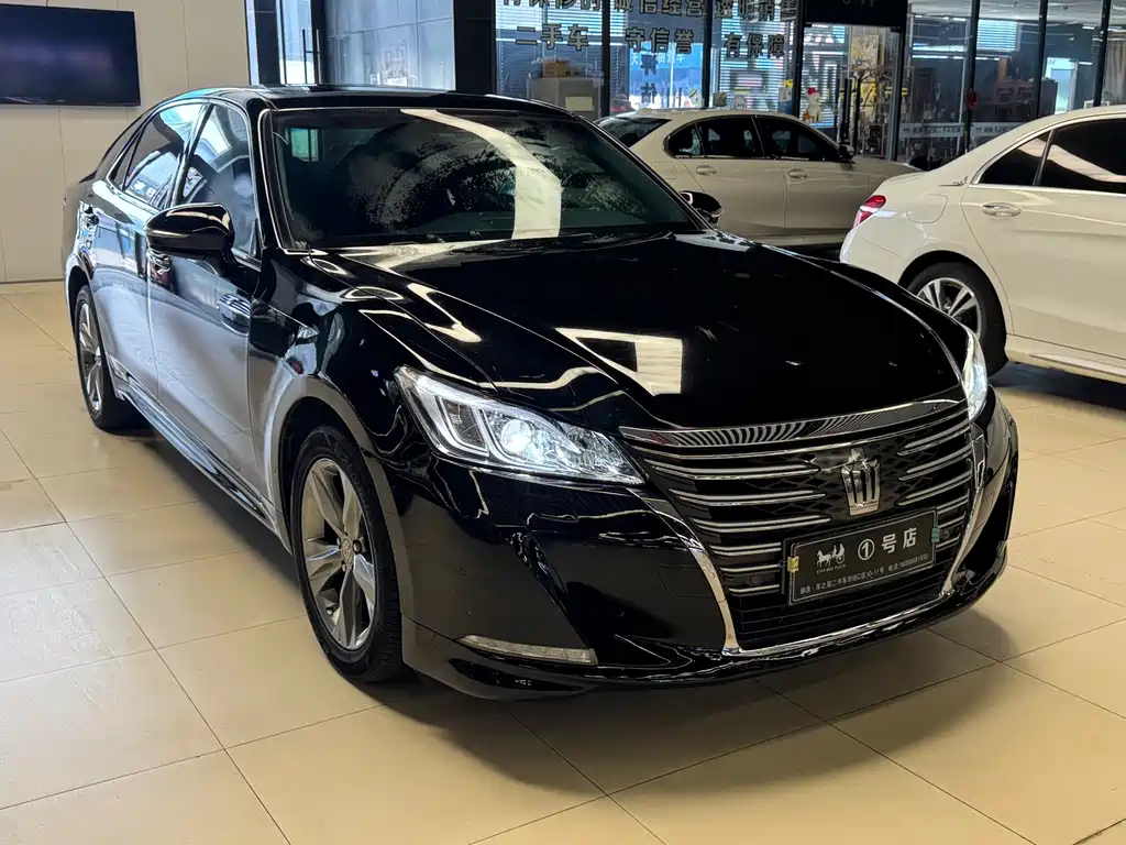 Toyota Crown 2016 — фото 12