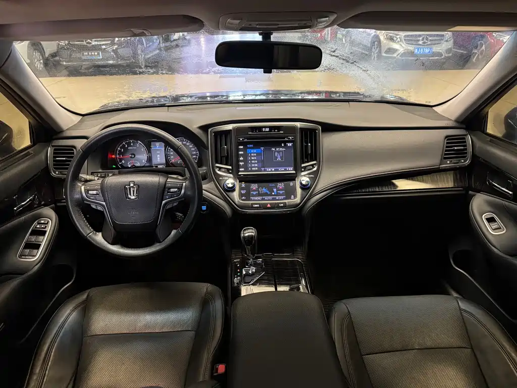 Toyota Crown 2016 — фото 20