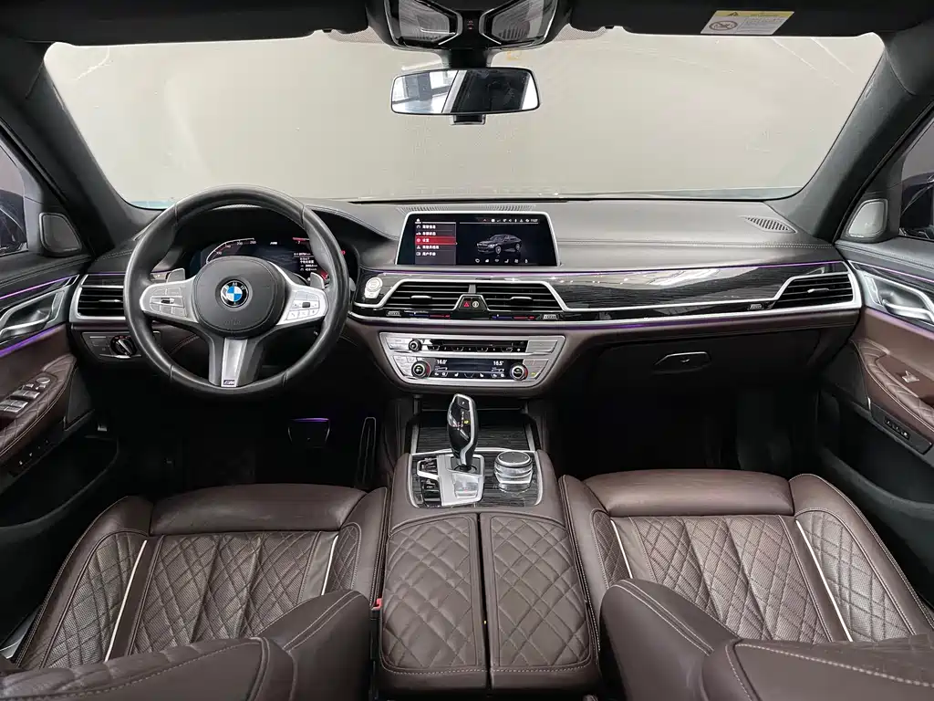 BMW 7 Series 2019 — фото 11