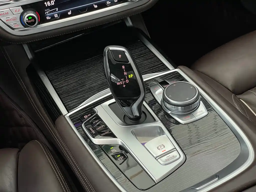 BMW 7 Series 2019 — фото 17