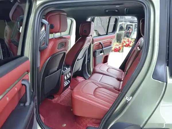 Land Rover Defender 2021