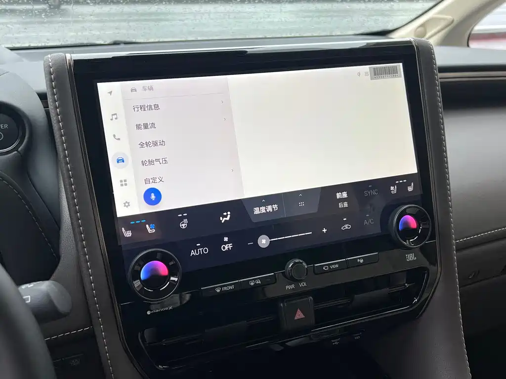Toyota Alphard — фото 17