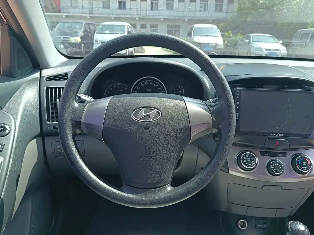 Hyundai Elantra 2015 — фото 12