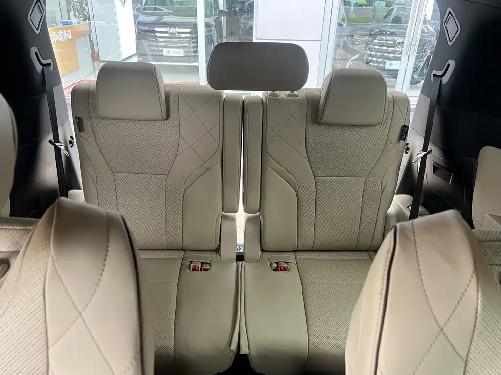 Toyota Alphard — фото 20
