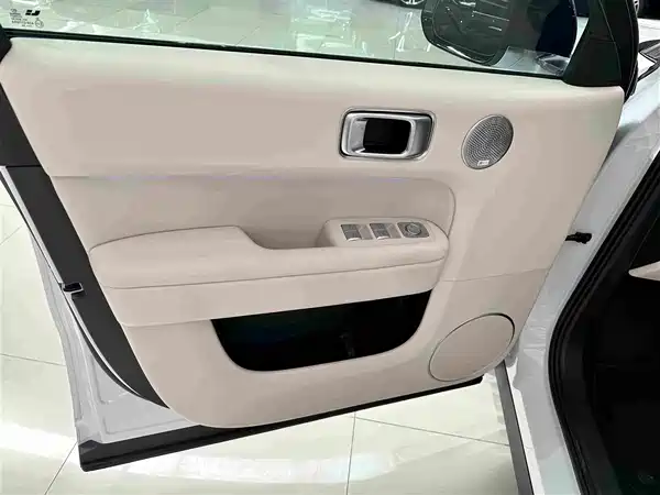 Li Auto L6 2026