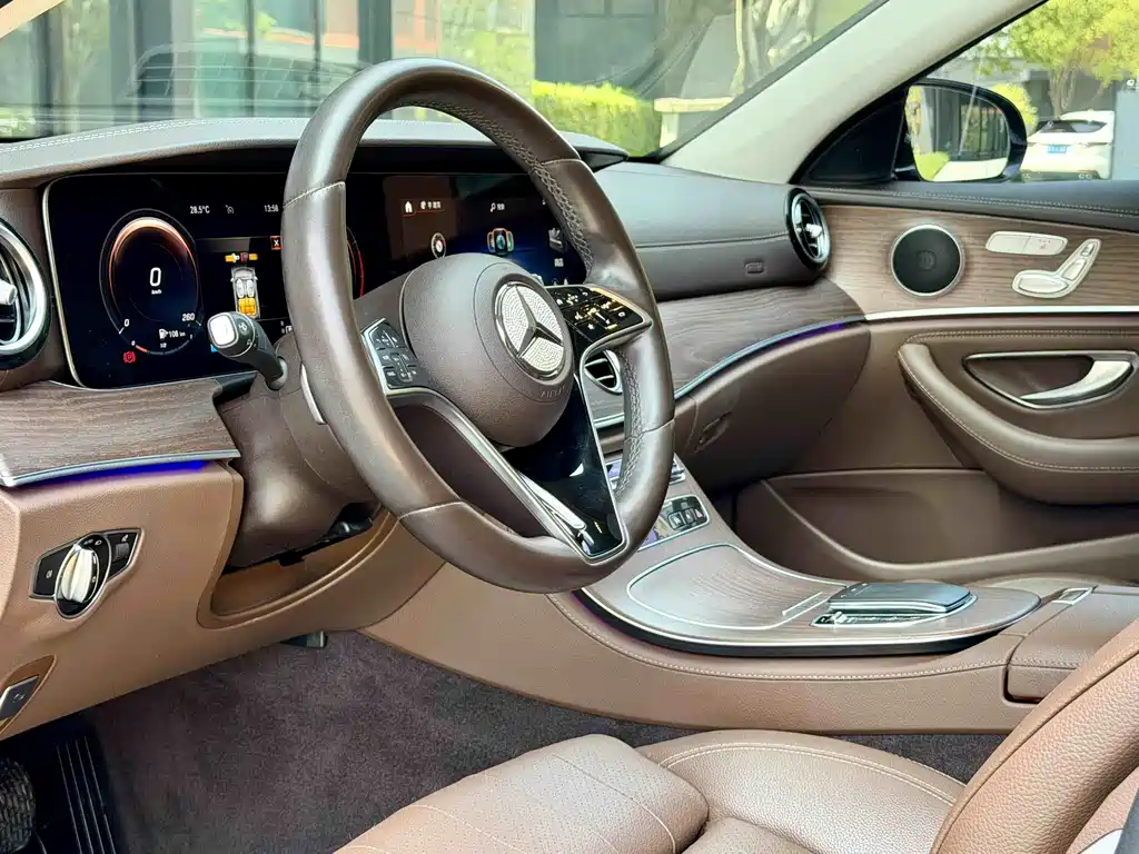 Mercedes-Benz E-Class 2022 — фото 11
