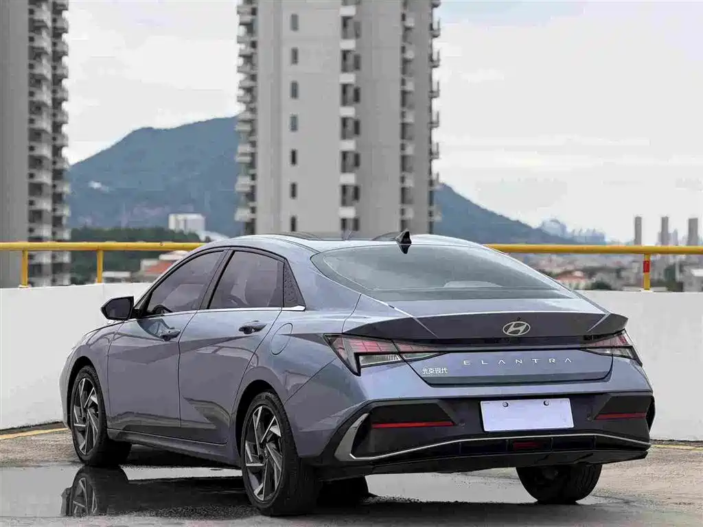 Hyundai Elantra 2024