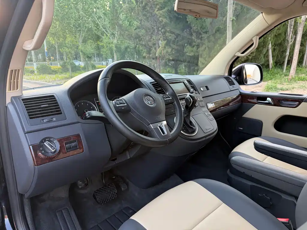 Volkswagen Multivan 2015 — фото 11