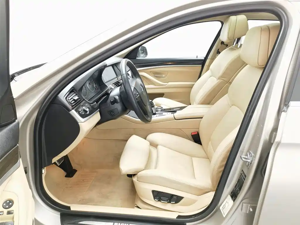 BMW 5 Series 2012 — фото 10