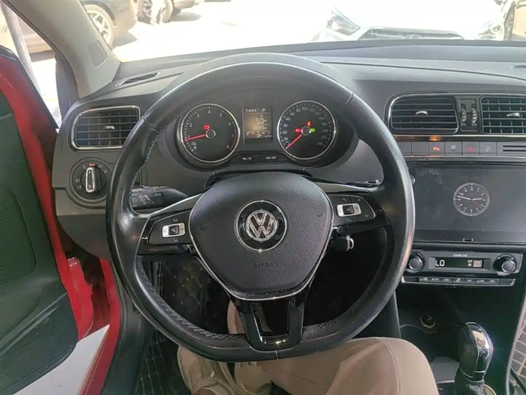 Volkswagen Polo 2017 — фото 11