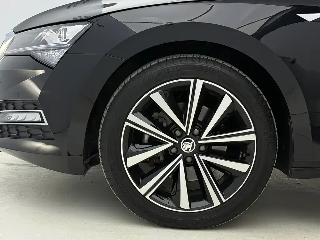 Skoda Superb 2023 — фото 18