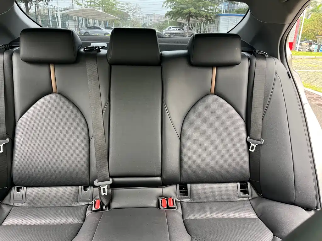 Toyota Camry 2019 — фото 17