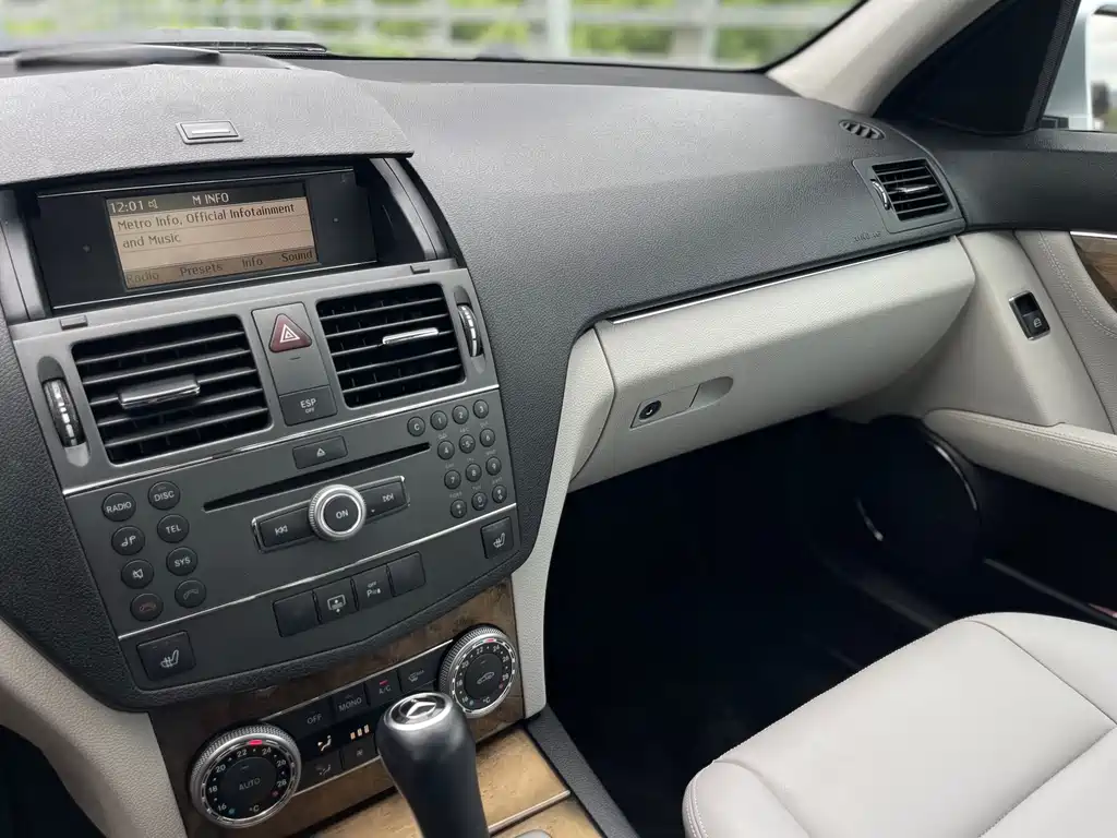 Mercedes-Benz C-Class 2010 — фото 14