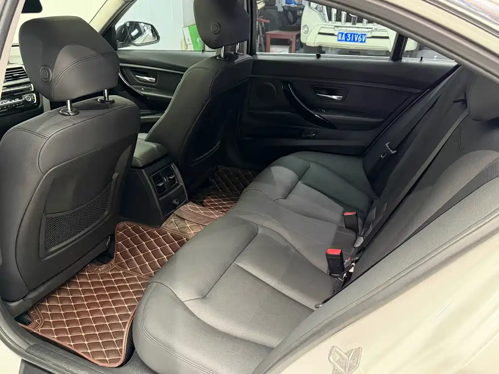BMW 3 Series 2016 — фото 16