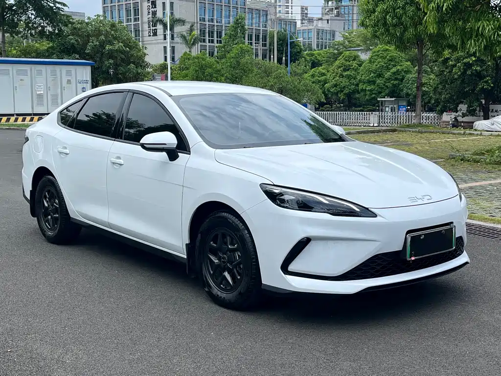 BYD Seal 05 DM-i 2025 — фото 3