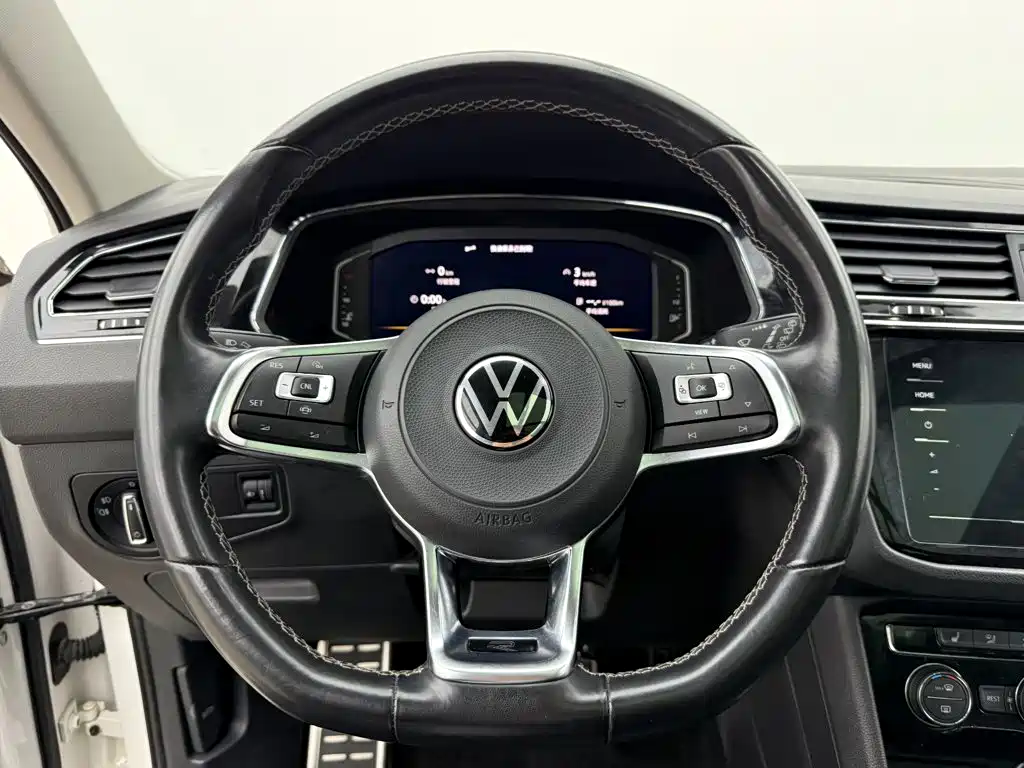 Volkswagen Tiguan L 2021 — фото 11