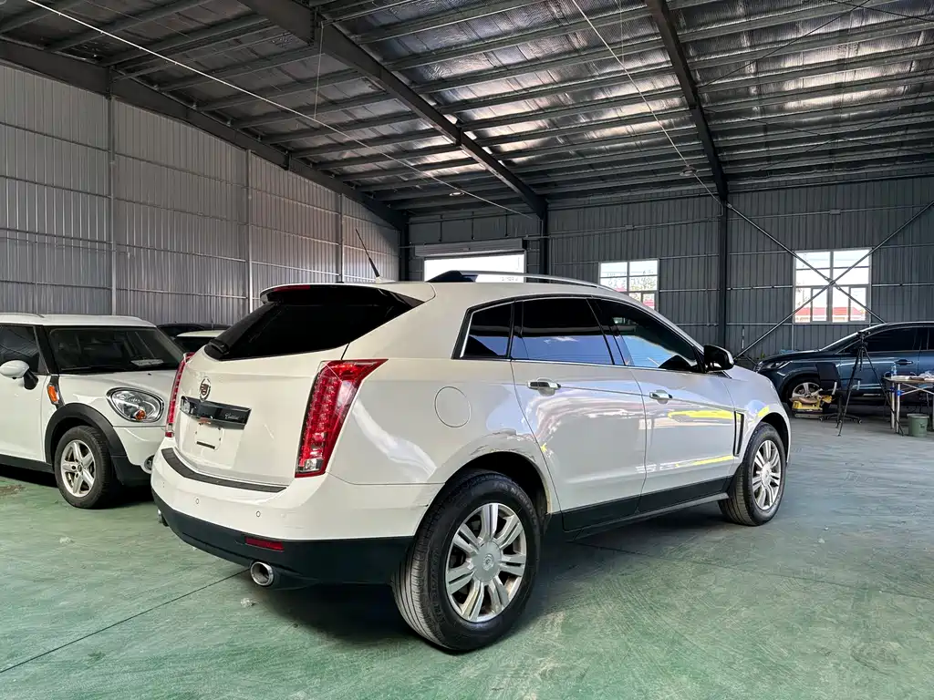 Cadillac SRX 2016 — фото 7