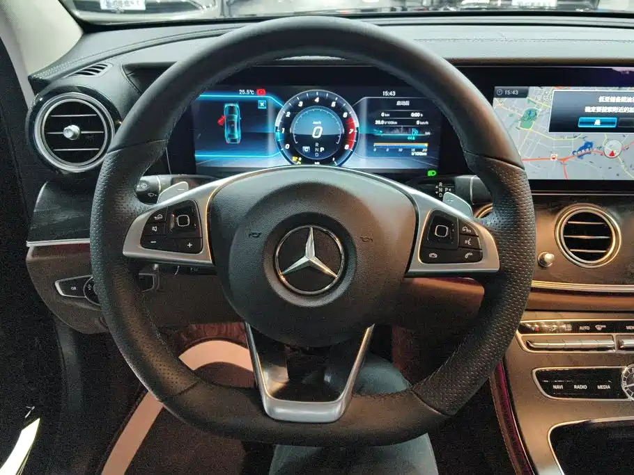 Mercedes-Benz E-Class 2018 — фото 15