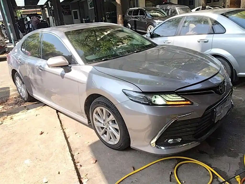 Toyota Camry 2022 — фото 4