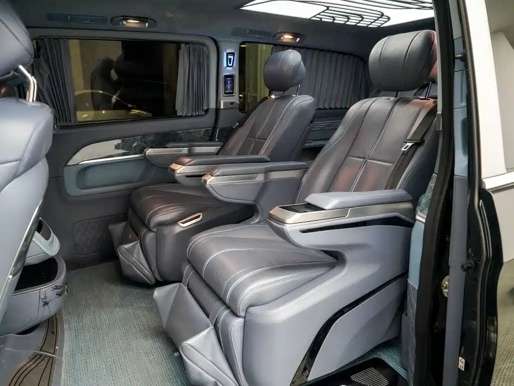 Mercedes-Benz V-Class 2022 — фото 12