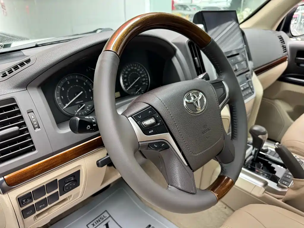 Toyota Land Cruiser 2019 — фото 9