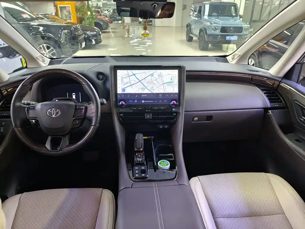 Toyota Alphard 2024 — фото 11