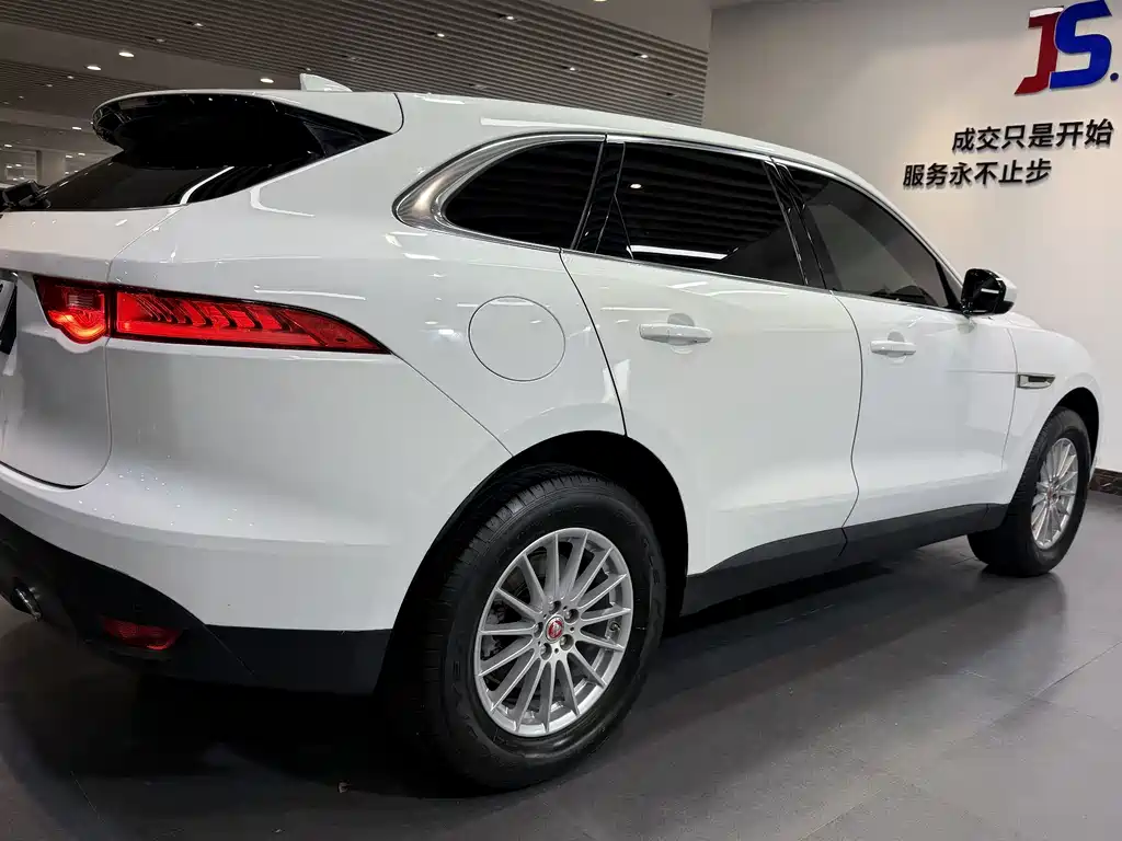 Jaguar F-PACE 2019 — фото 34