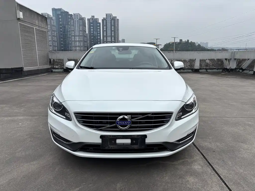 Volvo S60 2016 — фото 2