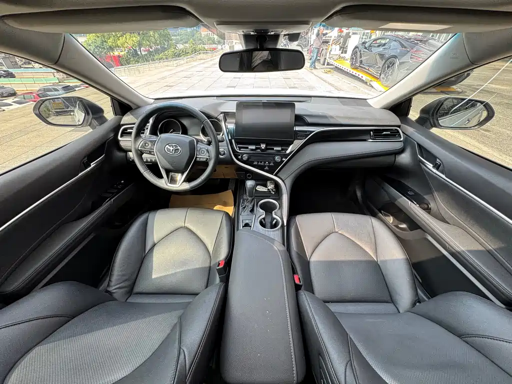 Toyota Camry 2022 — фото 6