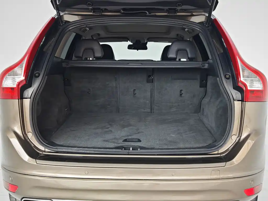 Volvo XC60 2017 — фото 17