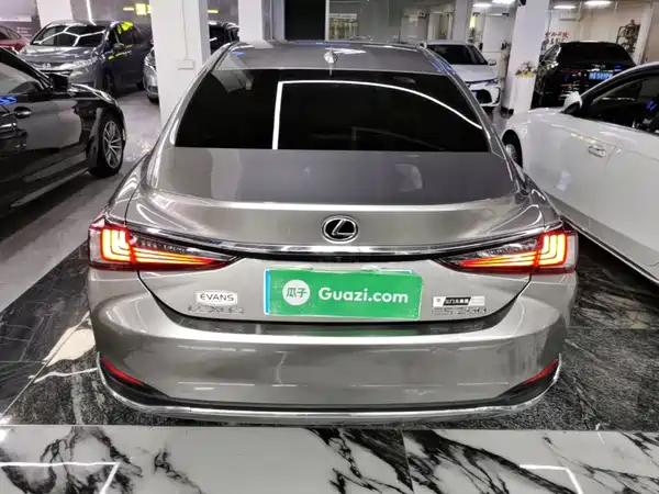 Lexus ES 2019