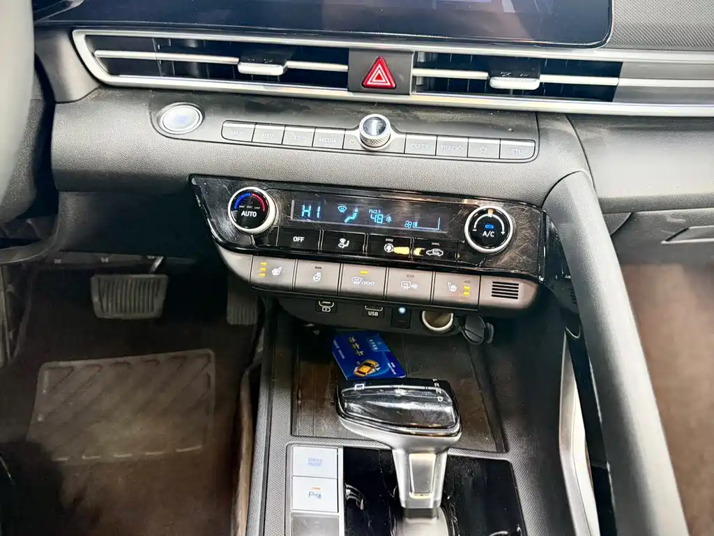 Hyundai Elantra 2023 — фото 24